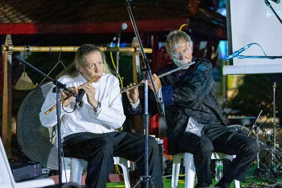Legendary experimental musicians Bruce Gaston and Sasha von Oertzen combine acoustic and electronic elements with a visual installation
