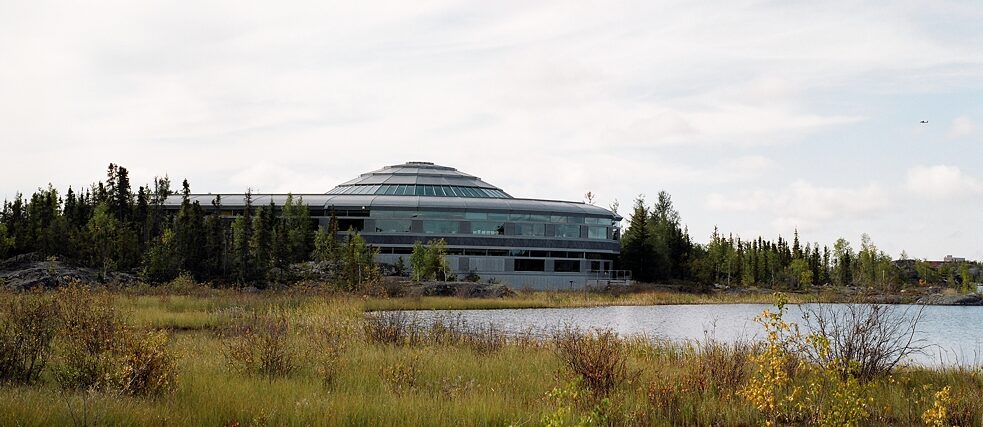 Das Gebäude des Regierungssitz und der gesetzgebenden Versammlung von Cornelia Hahn Oberlander 