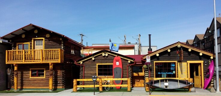 Der Outdoorladen „Yukon Wide Adventures“ in der Berrigan Cabin
