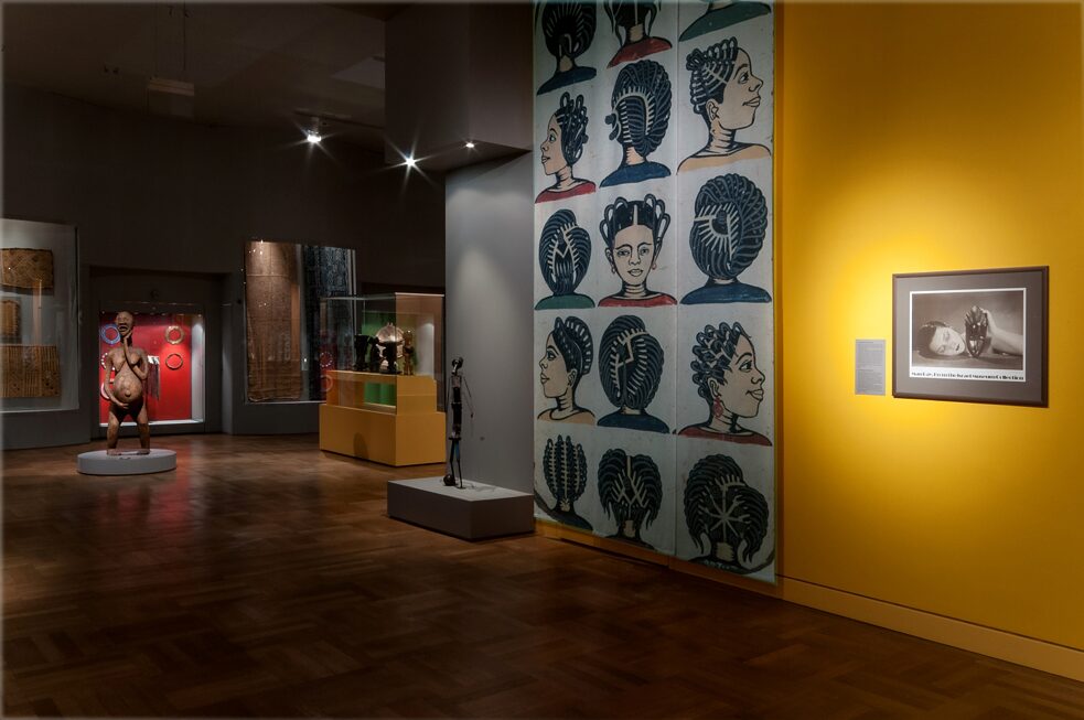 Museu dos Cinco Continentes de Munique: vista do setor africano da exposição permanente.