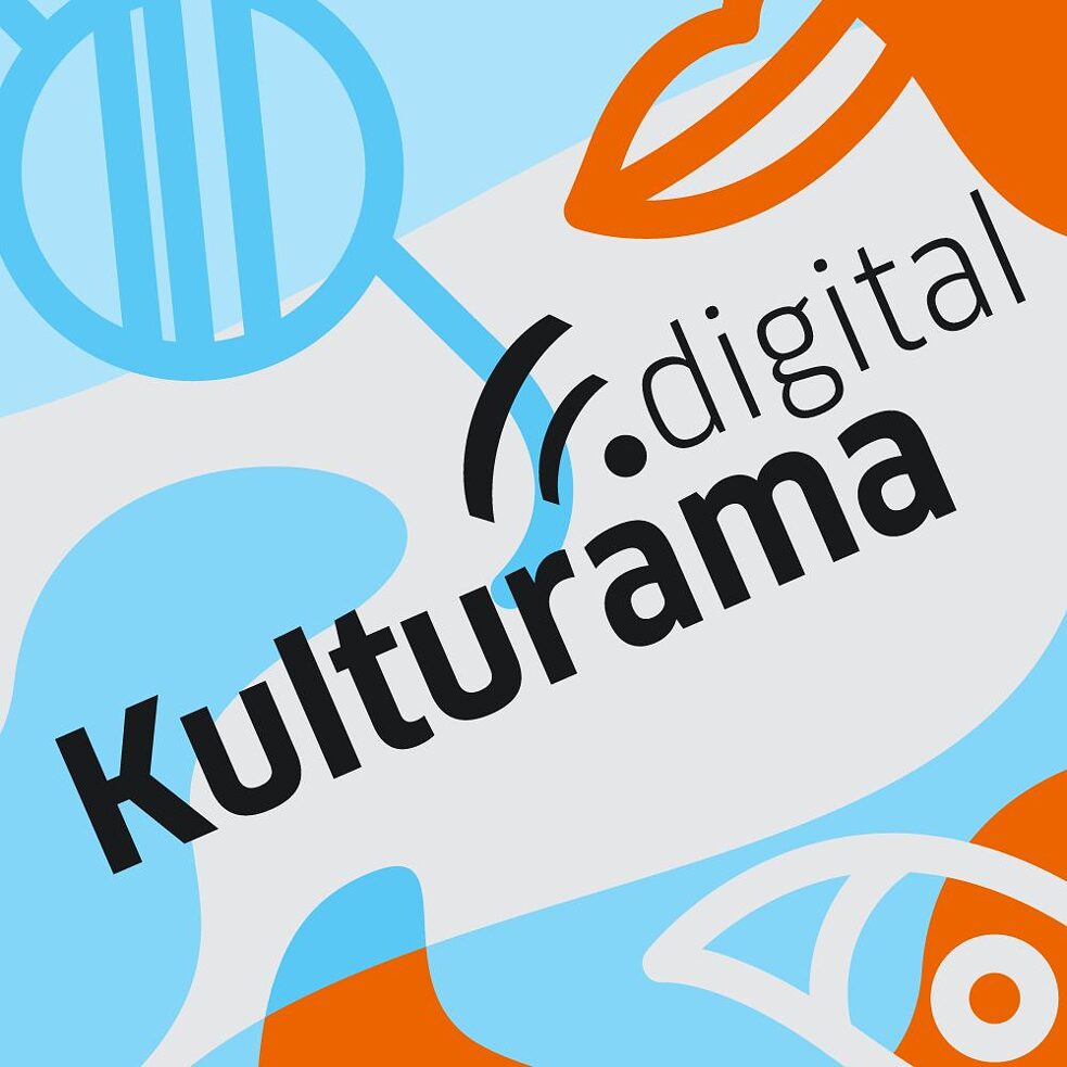 Logo von Kulturama.digital in blau-weiß-orange mit Brille, Auge und Mund im Hintergrund. 