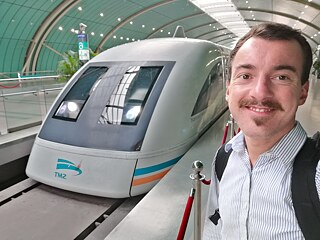 In nur 8 Minuten vom Flughafen direkt ins Zentrum: der Maglev Train