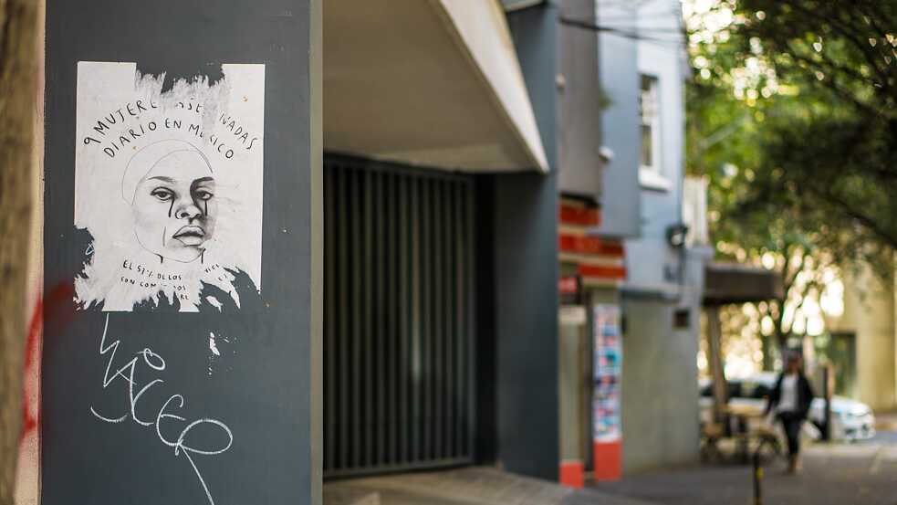 Paste ups de protestas Feministas: Feminicidio, Mente Luna, Acoso Sexual 3