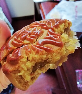 Mondkuchen mit sehr süßer Ananasfüllung