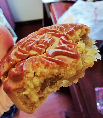 Mondkuchen mit sehr süßer Ananasfüllung