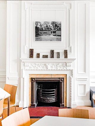 In the Reception (2nd floor): Private Residence, Six Moon Hill, Lexington, MA | Fotografie von Mark Römisch