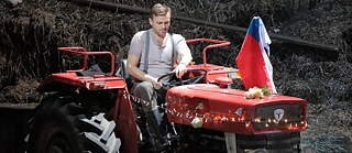 I Jeník jezdí v Mnichově na traktoru