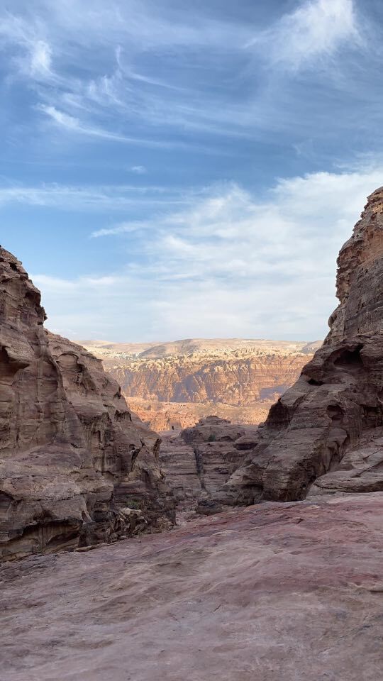 Spektakuläre Ausblicke auf unserem Weg nach oben zu Ed Deir