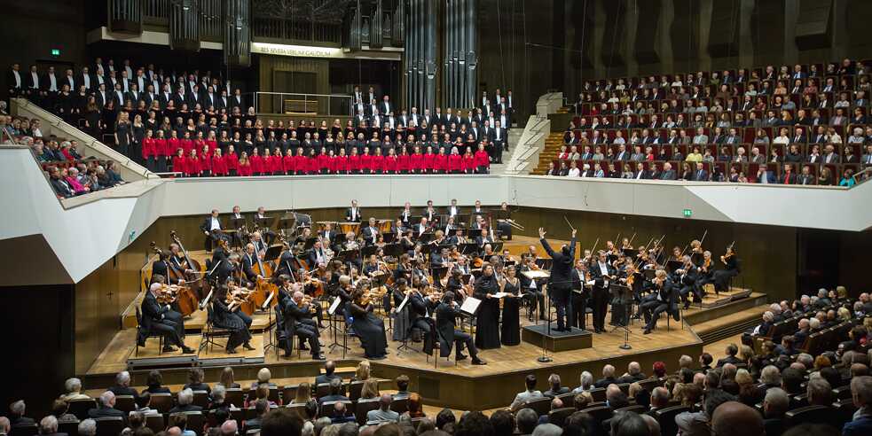 When the composer was still alive, the orchestra was the very first to brave a complete cycle of his nine symphonies, it premiered his Triple Concerto and then Piano Concerto Number 5.