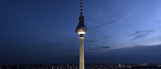 Der Berliner Fernsehturm in der Nacht