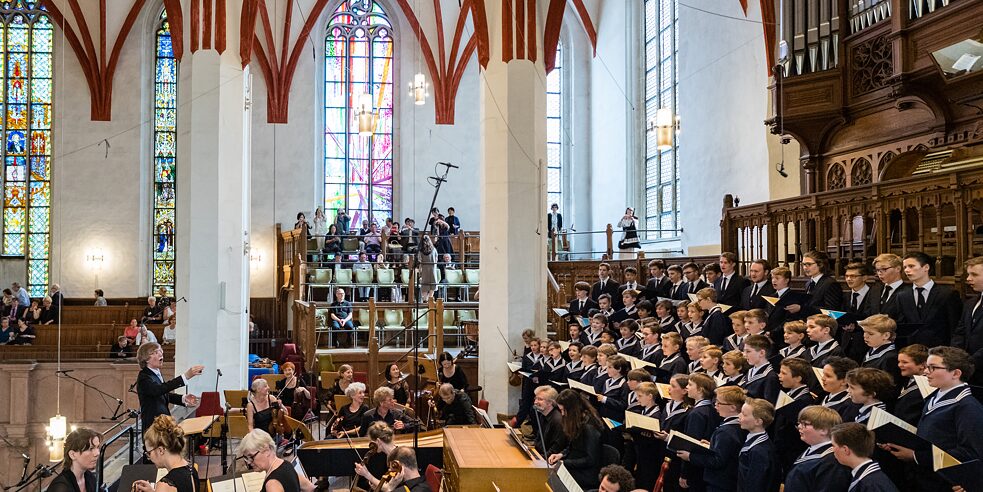 Als Kantor der Thomaskirche leitete Bach 27 Jahre lang den Thomanerchor (rechts im Bild).