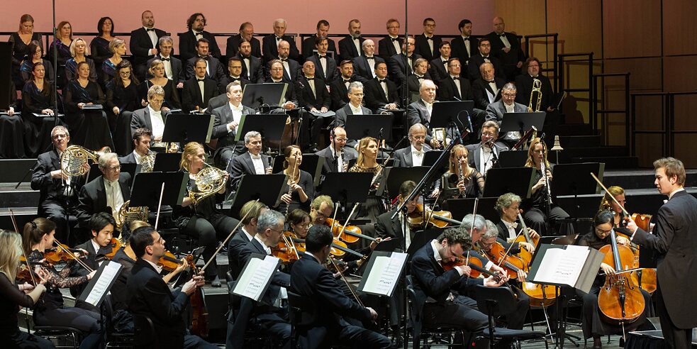 Doch anders als in den Vorjahren konnte das Beethoven-Orchester Bonn das Klassikfestival dieses Jahr nicht in der Oper eröffnen: Aufgrund der Corona-Pandemie wurde die erste Hälfte des Beethovenfests abgesagt. Der zweite Teil ist für Herbst 2020 geplant.