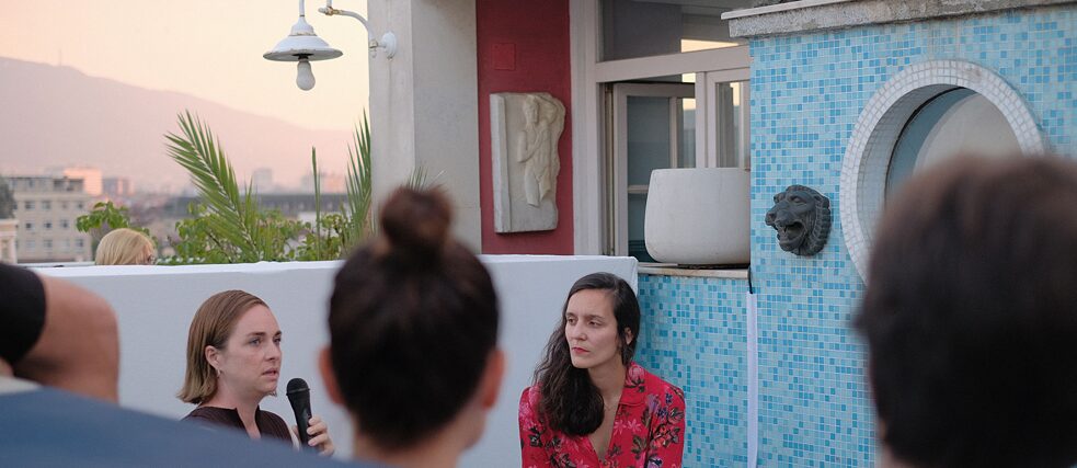 Еin Gespräch zusammen mit Navine G. Khan-Dossos und Viktoria Gragneva anlässlich der Erröffnung der Pool Paintings Part I in Swimming Pool, 2019