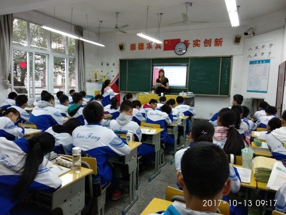 Als Erinnerung wurde ich von einer der Lehrerinnen, die in dieser Stunde hospitierten, fotografiert.