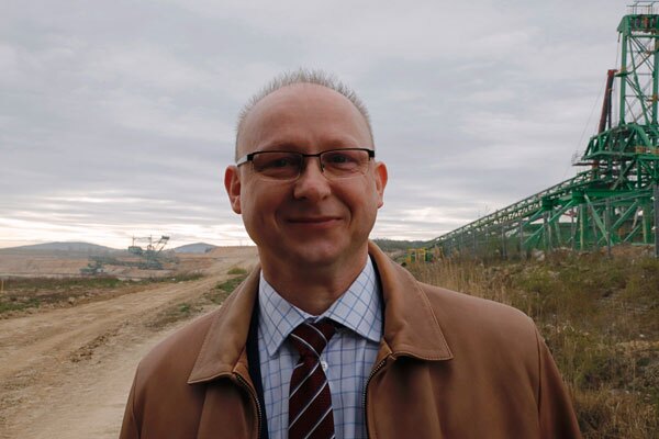 Der Bürgermeister von Bogatynia Wojciech Błasiak im Tagebau Turów