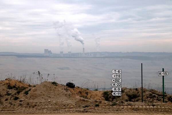 Der Tagebau und das Braunkohlekraftwerk Turów