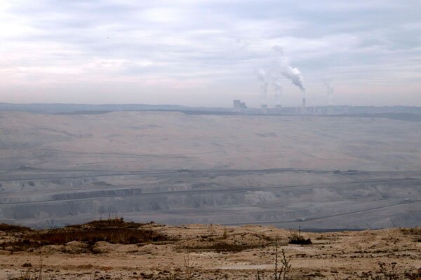Der Tagebau und das Braunkohlekraftwerk Turów