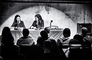 A tradutora Katy Derbyshire com a escritora Brygida Helbig