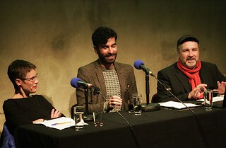 Übersetzerin Odile Kennel, mit den Schriftstellern Tomás Cohen und Martin Jankowski bei einer Lesung in Berlin