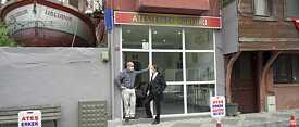 Mehtap Baydu’s performance character “Osman” in front of a barbershop in Tarabya (Istanbul).