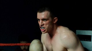 Jannis Niewöhner in the ring in his new film "Kids Run"