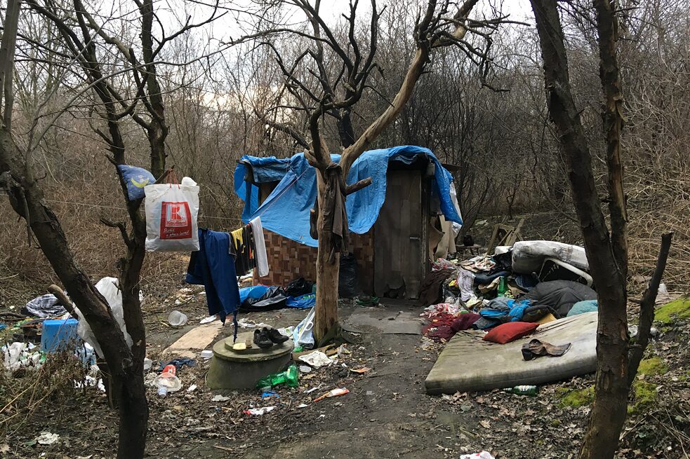 Obdachlosenbehausung auf dem „Rauchberg“ in Prag-Žižkov