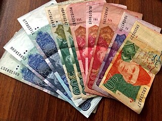 Pakistanische Währung © © Rasba Chaudhry Pakistanische Währung