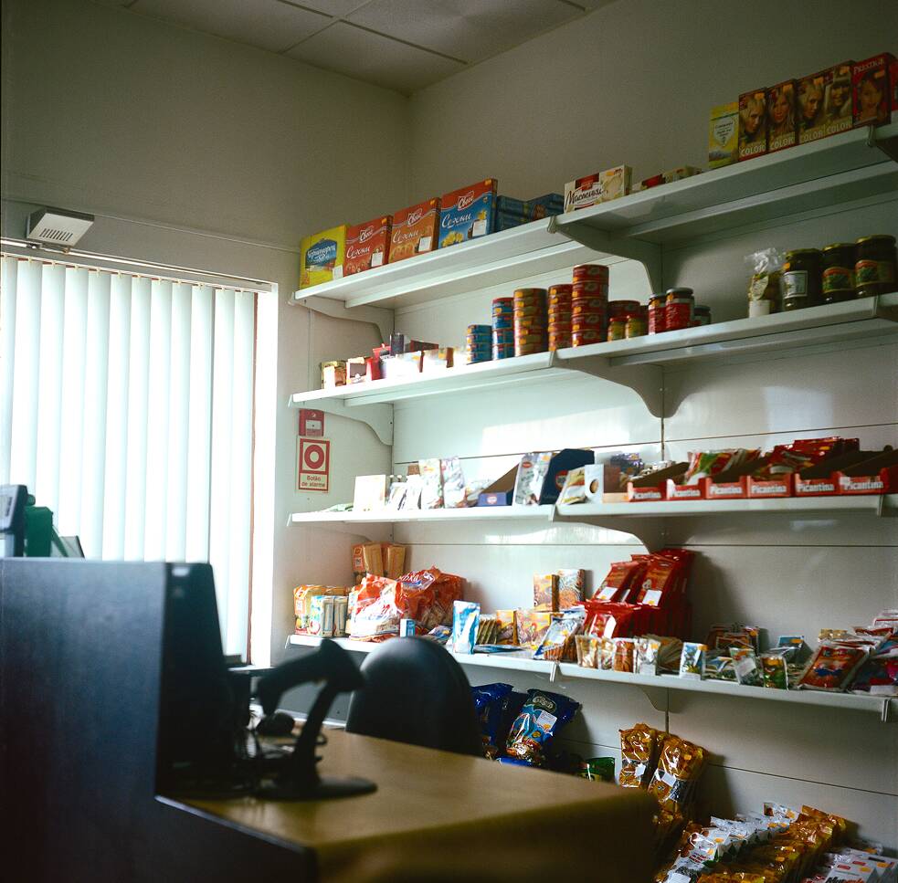 Foto von einem kleinen Lebensmittelladen.