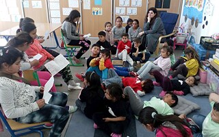 „Učiť rómske deti je to najkrajšie, čo ma mohlo v živote stretnúť. Tieto deti máte každý deň možnosť niečím prekvapiť,“ hovorí Monika Podolinská.
