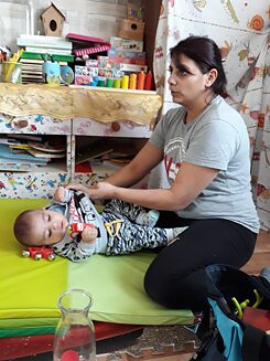 Zu Beginn hatte die „Omama“ Alex Giňová Sorge, ob Mütter und Kinder überhaupt Interesse an ihren Diensten haben. Heute gibt es in Zborov drei „Omamas“ und es sind so viele Kinder angemeldet, dass die Kapazitäten erschöpft sind.