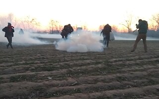 Tränengas gegen Geflüchtete an der griechisch-türkischen Grenze