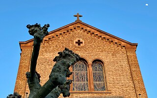 Die katholische St. Bonifatius-Kirche im südbadischen Lörrach, sieben Tage vor Ostern 2020. 