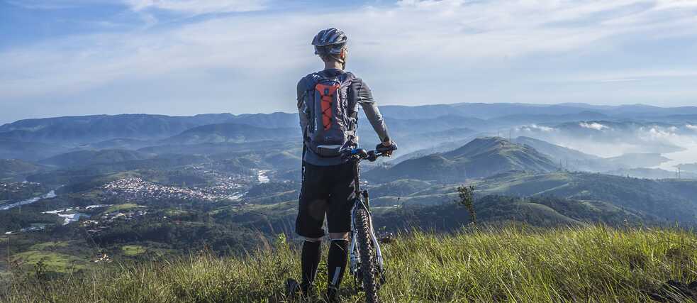 Schöne Landschaften mit dem Fahrrad zu entdecken, sorgt nicht nur für weniger CO2-Ausstoß, sondern schont aucht die Tier- und Pflanzenwelt vor Ort.