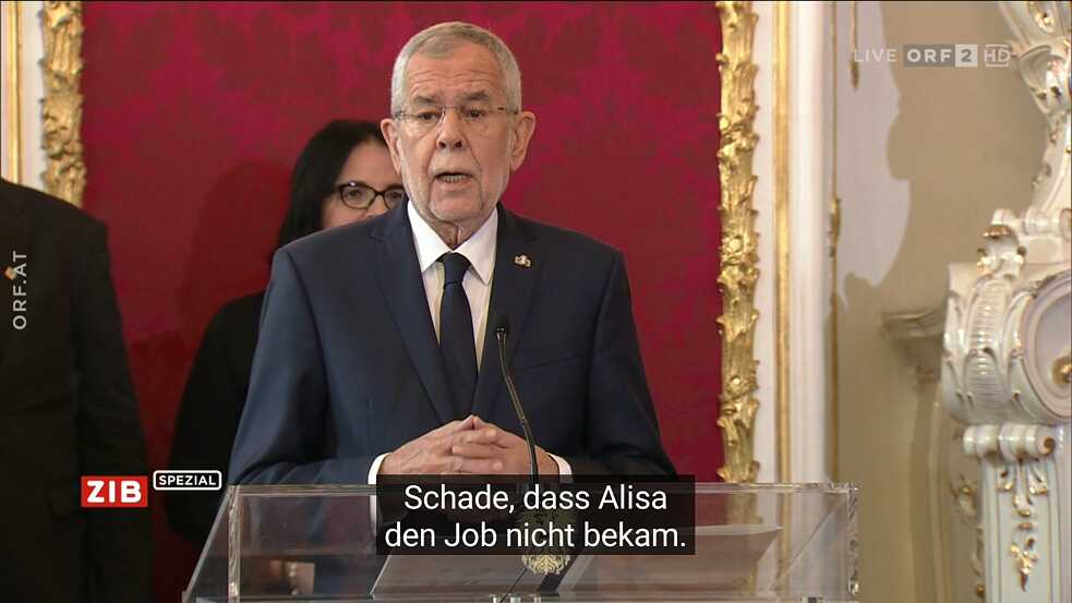 Screenshot: wrong subtitles at swearing-in ceremony of Austrian chancellor