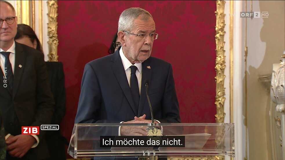 Screenshot: wrong subtitles at swearing-in ceremony of Austrian chancellor
