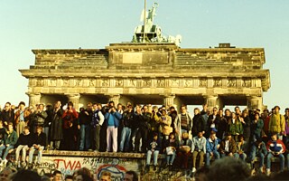 Na zdi: Berlín, 10. listopadu 1989, Braniborská brána