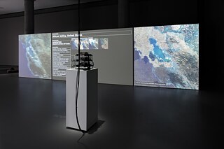 Tega Brain, Julian Oliver, Bengt Sjölén, Asunder, 2019. Asunder wurde vom MAK für die VIENNA BIENNALE 2019 in Auftrag gegeben. Ausstellungsansicht vom The Eternal Network, transmediale 2020.