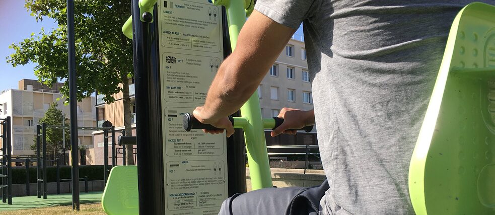 Ein typisches Bild für die Pariser Banlieue : In vielen Städten gibt es hier sogenannte Gesundheits-Parcours (parcours de santé), die es den Bewohner*innen erlaubt, kostenlos an der frischen Luft zu trainieren. 