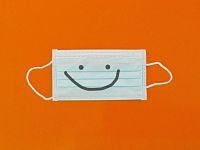 Coronavirus – Schutzmaske mit Smiley