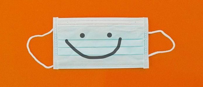 Coronavirus – Schutzmaske mit Smiley