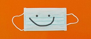 Coronavirus – Schutzmaske mit Smiley