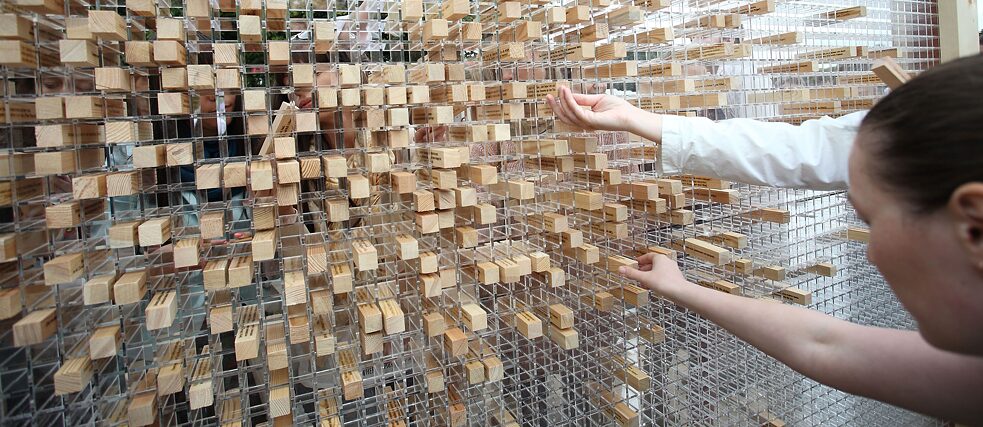 All that remains is the clear Plexiglas grid: The wall disappears.