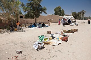 Cena de rua no Oásis de Dakhla, deserto da Líbia, Egito.