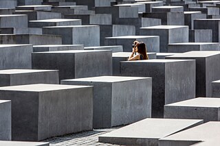 Rassismus – Das Denkmal für die ermordeten Juden Europas des Architekten Peter Eisenmann in Berlin.