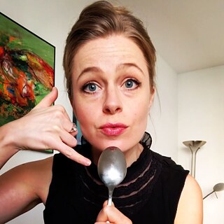 Siobhan Stagg singing at home