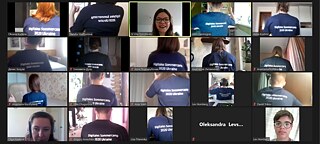 mit Sommercamp-T-Shirts © © Goethe-Institut mit Sommercamp-T-Shirts