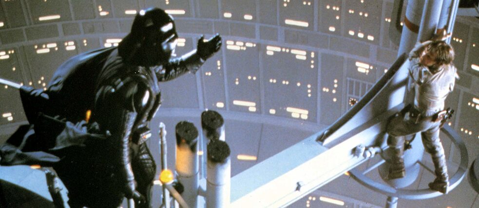 “Luke, soy tu padre”, ejem, como que no: en este caso hasta los fans de pura cepa de Star Wars patinan. Darth Vader contradice a Luke, “No, yo soy tu padre“.