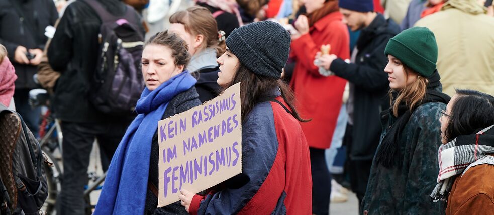 “No racism in the name of feminism” is on the poster held up by demonstrators. Today the demonstration for International Women's Day is taking place under the motto “Celebrate - Strike continued Fight”.
