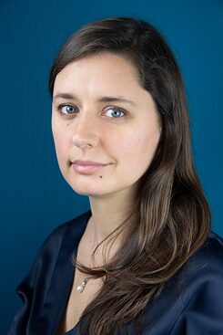 Katharina Maria Nocun ist Netzaktivistin und Publizistin. Sie bloggt unter kattascha.de und betreibt den Podcast „Denkangebot“. 2018 erschien ihr erstes Buch „Die Daten, die ich rief“. Ihr Buch „Fake Facts. Wie Verschwörungstheorien unser Denken bestimmen“ erschien 2020 im Quadriga-Verlag.
