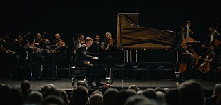 Tom Schilling plays the role of the talented musician in "Lara"